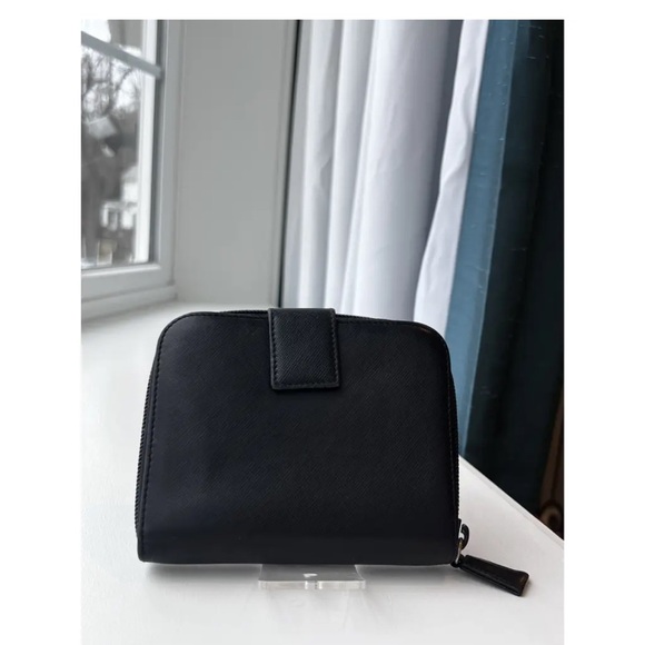 PRADA Black Spazzaloto Leather
Compact Bi-Fold
Zip Around Wallet, authen… - Picture 4 of 12